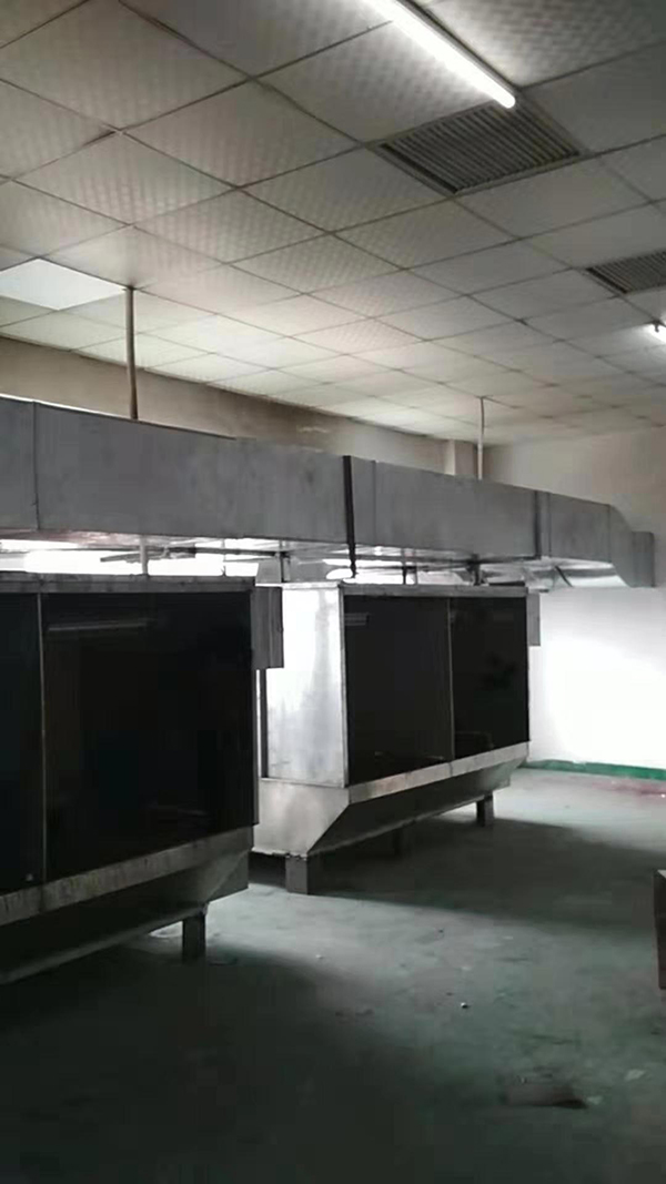 手動(dòng)噴涂柜漆霧排放管道工程